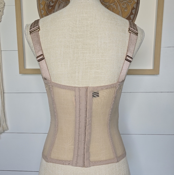 NWT Victoria’s Secret Lace-up Blush Ribbon Corset - Picture 3 of 8